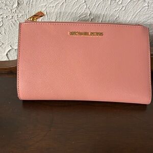 Michael Kors Smartphone Wristlet Wallet Condition: Like New Color: Primrose